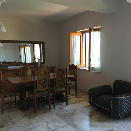 Casa Vacanza Zi Mafalda بيت للعطل *